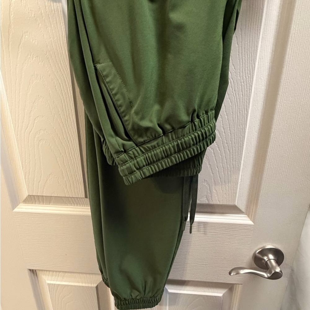 Grey's Anatomy Olive Green Evolve Scrub Jogger pant